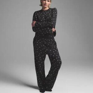 NWT SKIMS boyfriend Long Sleeve t shirt and Loose pant set onyx ski print - M